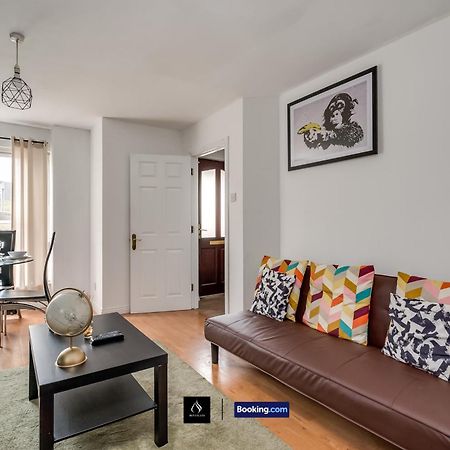 2 Bed House By Boyeilles Apartments Short Lets & Serviced Accommodation Belfast With Balcony & Free Parking Bagian luar foto