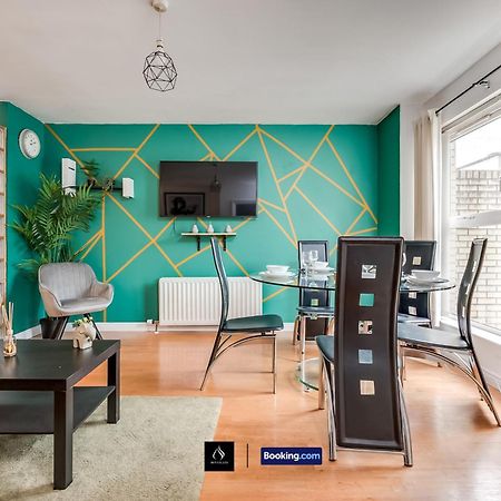 2 Bed House By Boyeilles Apartments Short Lets & Serviced Accommodation Belfast With Balcony & Free Parking Bagian luar foto
