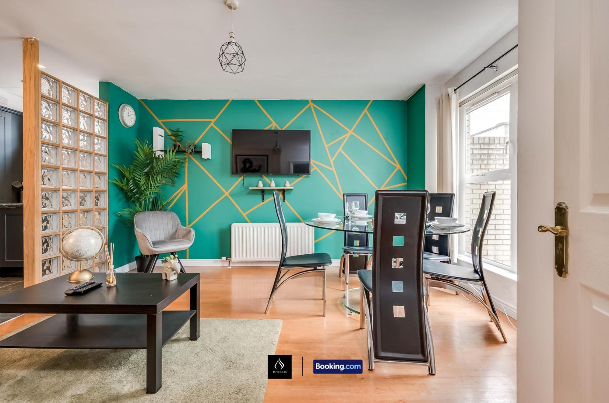 2 Bed House By Boyeilles Apartments Short Lets & Serviced Accommodation Belfast With Balcony & Free Parking Bagian luar foto