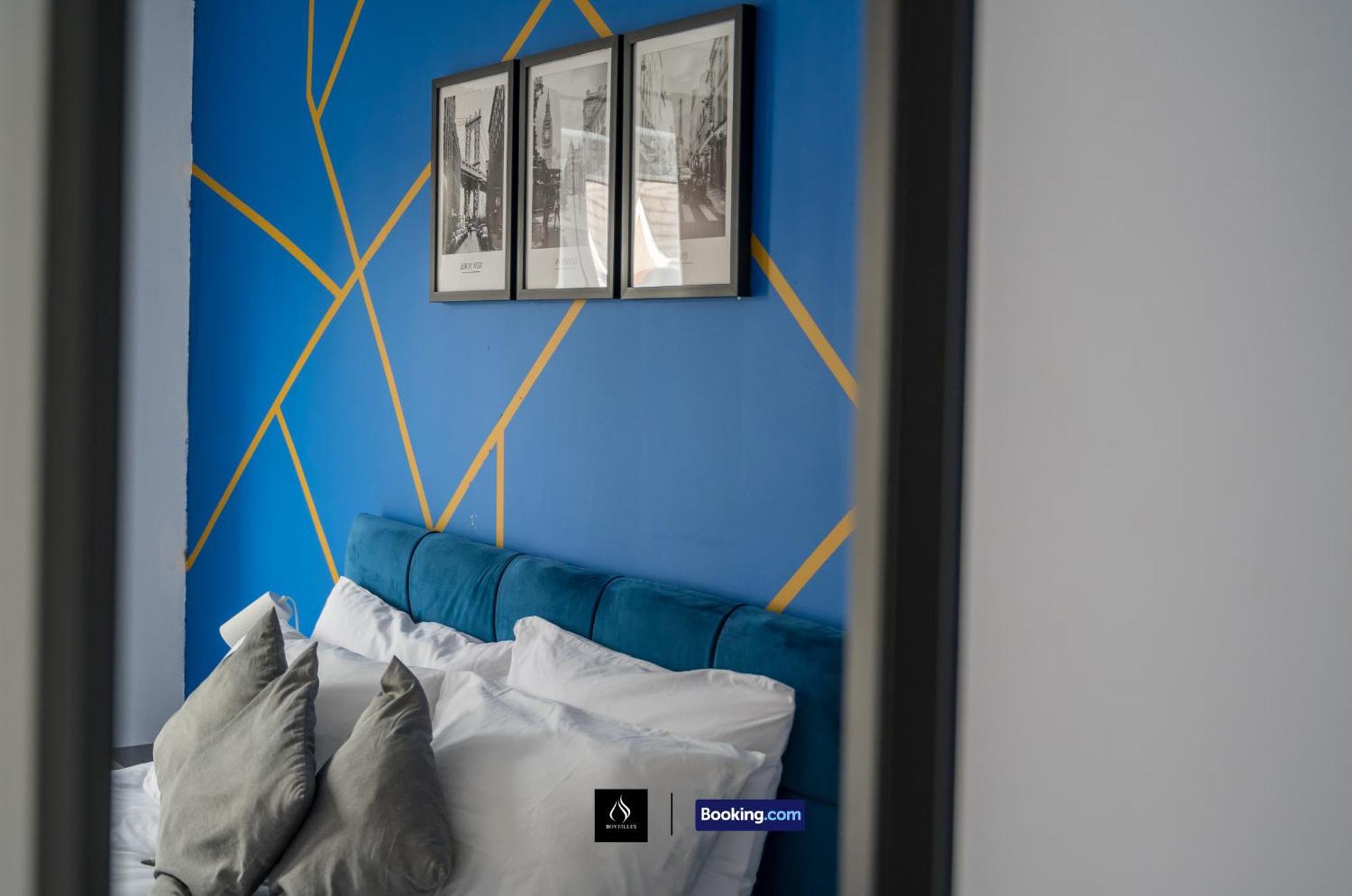 2 Bed House By Boyeilles Apartments Short Lets & Serviced Accommodation Belfast With Balcony & Free Parking Bagian luar foto