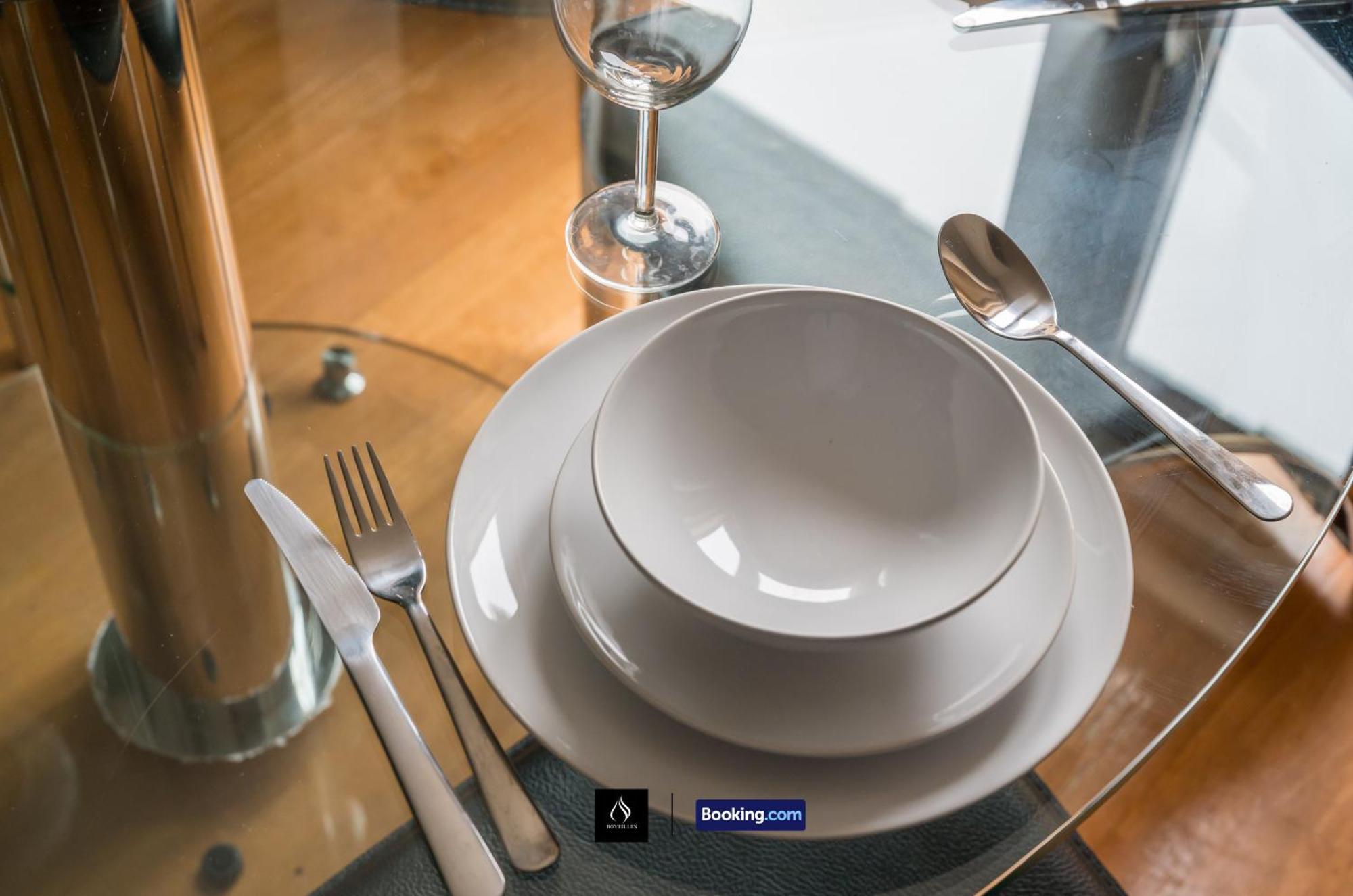 2 Bed House By Boyeilles Apartments Short Lets & Serviced Accommodation Belfast With Balcony & Free Parking Bagian luar foto