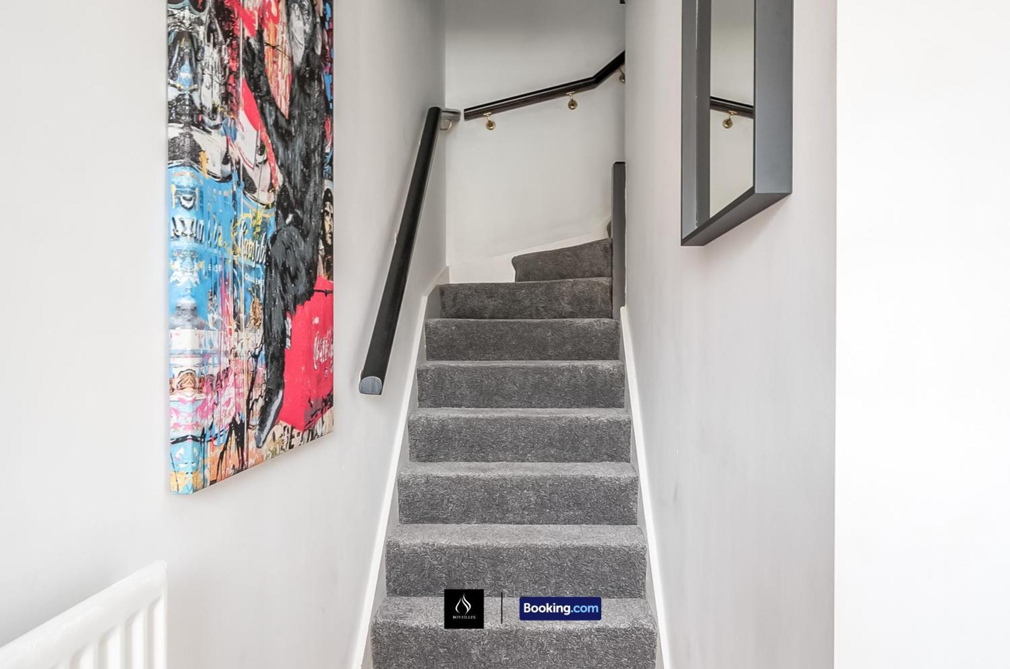 2 Bed House By Boyeilles Apartments Short Lets & Serviced Accommodation Belfast With Balcony & Free Parking Bagian luar foto