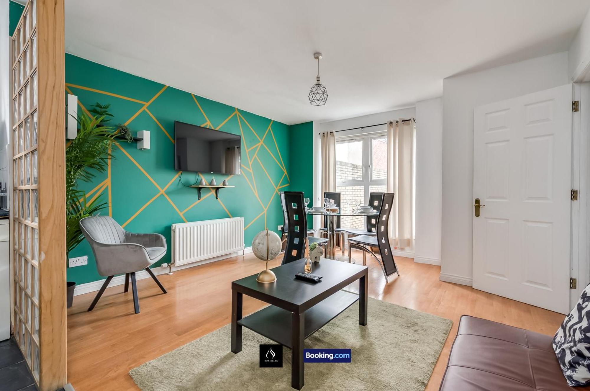 2 Bed House By Boyeilles Apartments Short Lets & Serviced Accommodation Belfast With Balcony & Free Parking Bagian luar foto